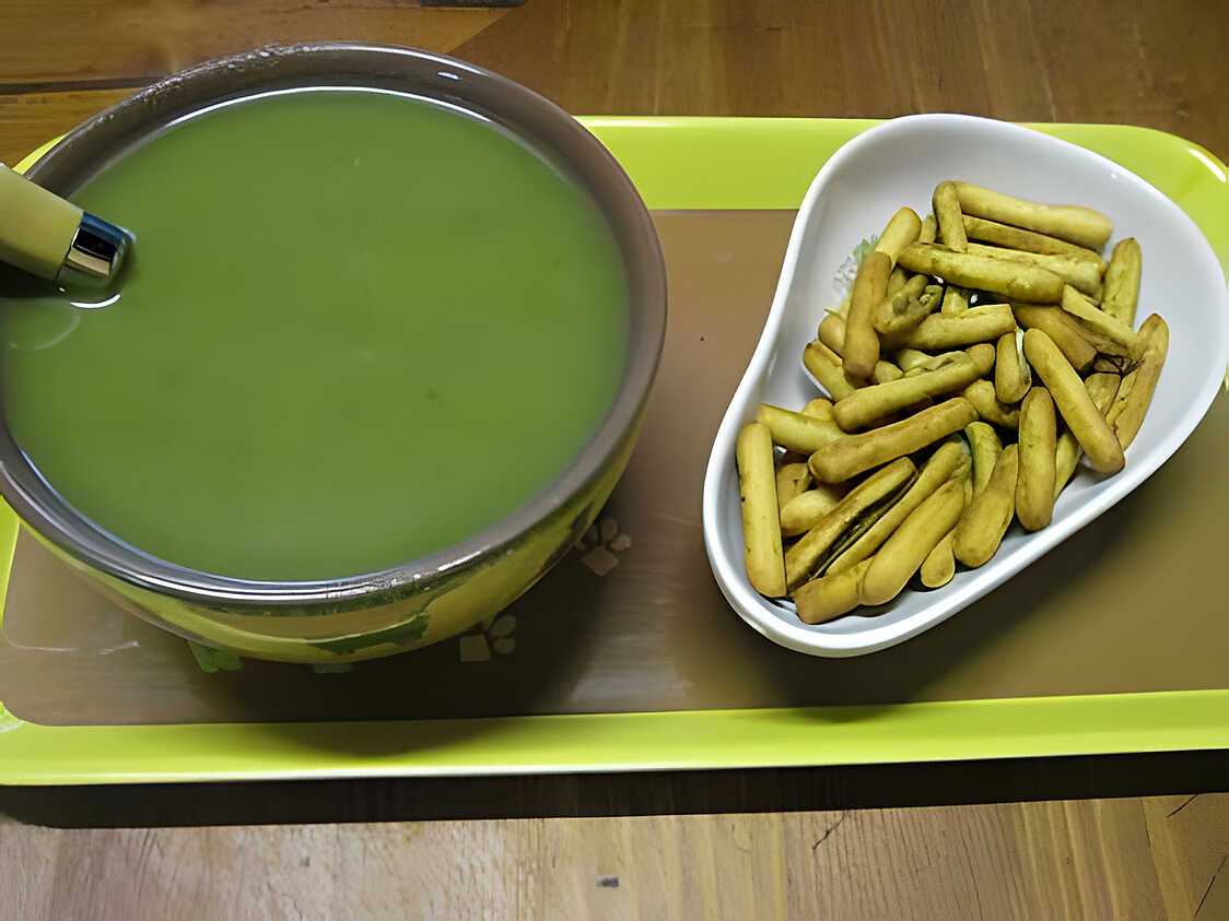 Recette de Soupe aux feuilles de blettes et pommes de terre au micro-ondes.