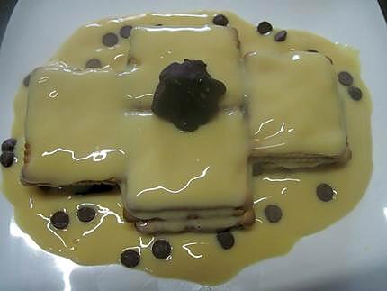 recette Pilotis de biscuits sur une crème vanille et ses rochers.