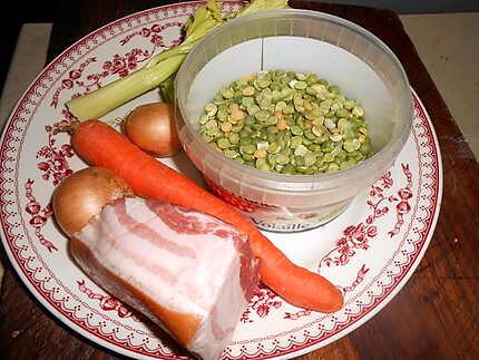 recette Soupe de pois cassé aux lardons et croutons