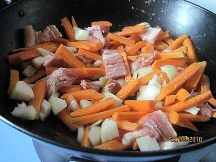 recette Cuisses de canard aux carottes et radis noirs. en WOK.