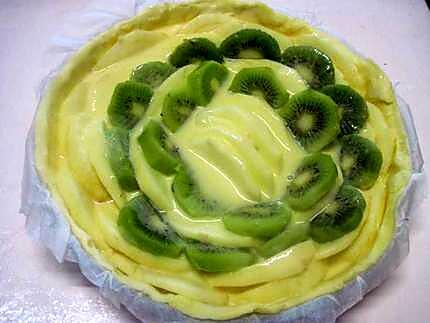 recette Tarte aux pommes et kiwis à la crème.