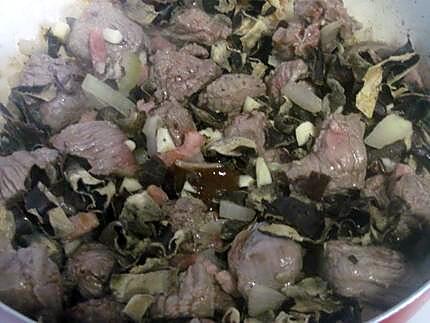 recette Sauté de boeuf aux champignons noirs.