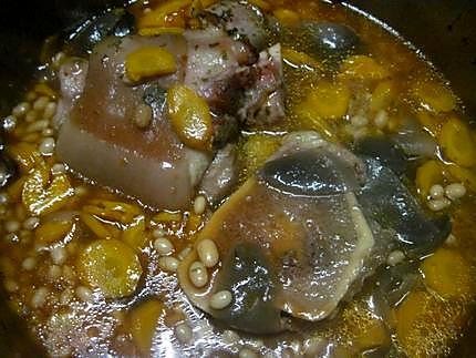recette Jambonneau de porc aux haricots coco.