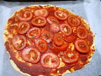 recette pizza au chorizo et lardons fumés.