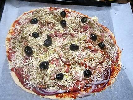recette pizza au chorizo et lardons fumés.