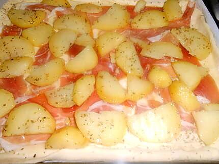 recette PIZZA  FINE  PROSCIUTTO CRUDO   E  PATATE