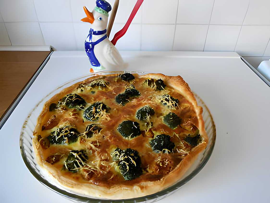 Quiche, poulet au curry et brocolis.