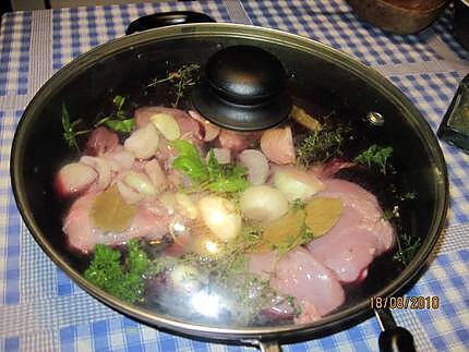 Coq et légumes au vin rouge en WOK.Tatie. Coq-et-legumes-au-vin-rouge-wok