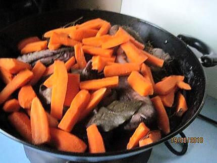 Coq et légumes au vin rouge en WOK.Tatie. Coq-et-legumes-au-vin-rouge-wok