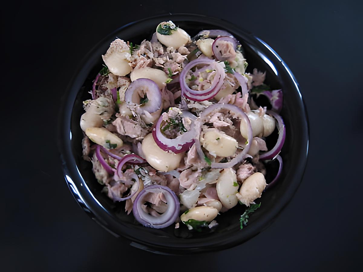 recette Salade d'haricots blancs géants, thon et oignon rouge