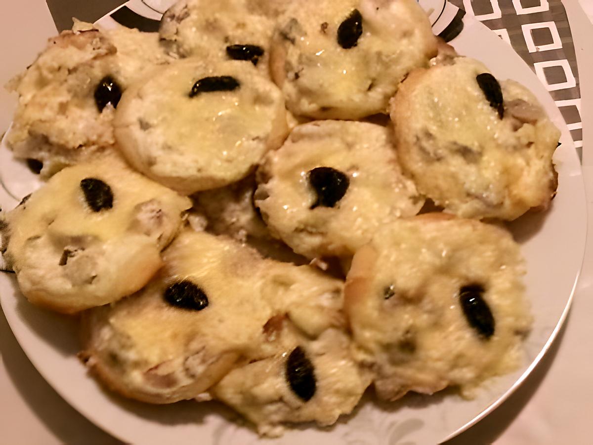 recette mini pizza à la crème fraîche, blanc de poulet et champignons