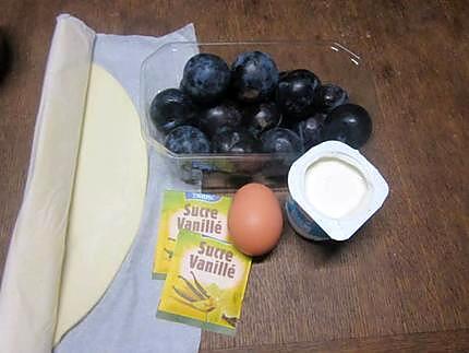 recette Tartelettes aux prunes rouges sur une crème.