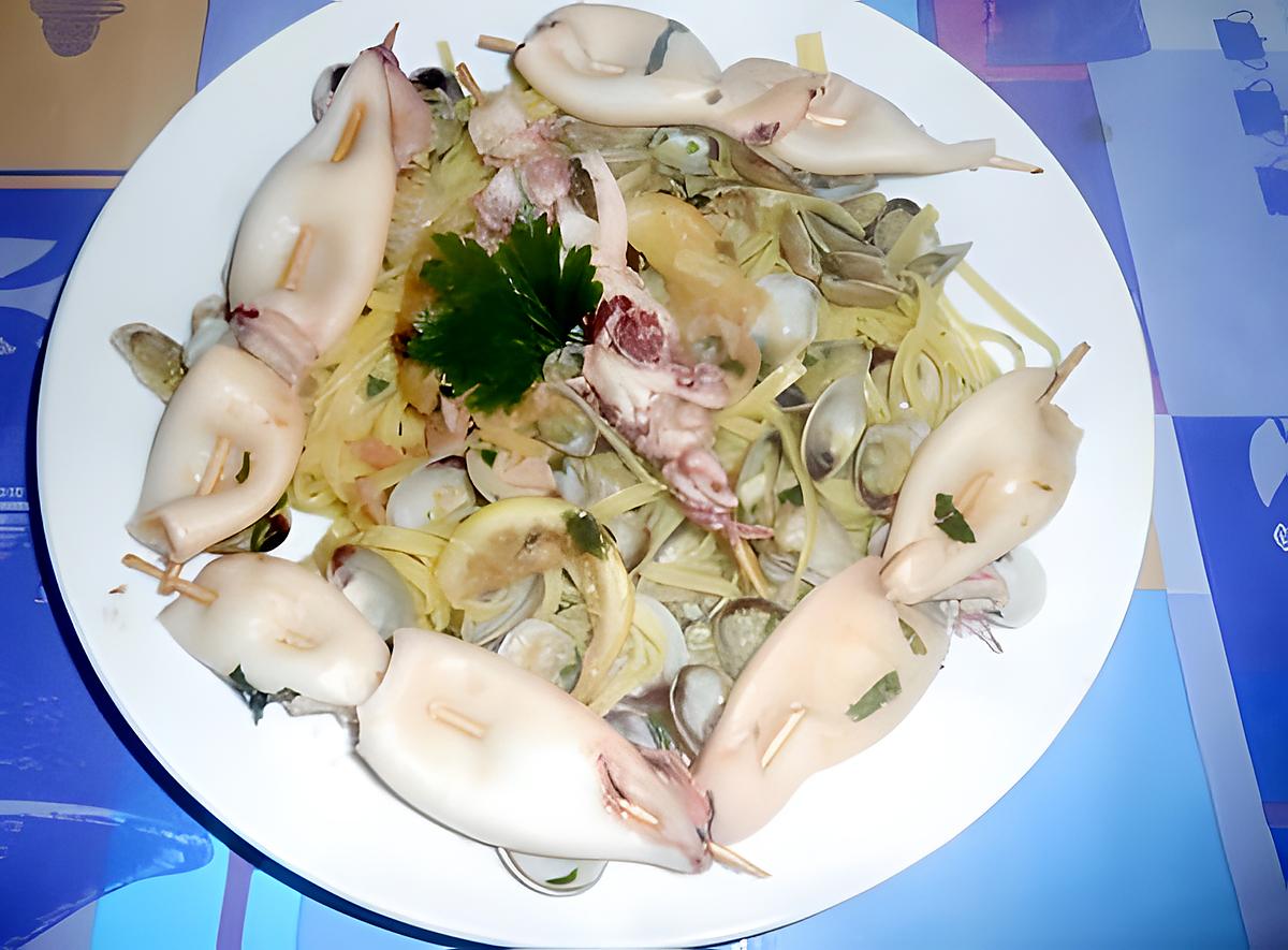 recette TAGLIOLINI  VONGOLE  E   MINI  BROCHETTES  DE  CALAMARETTI