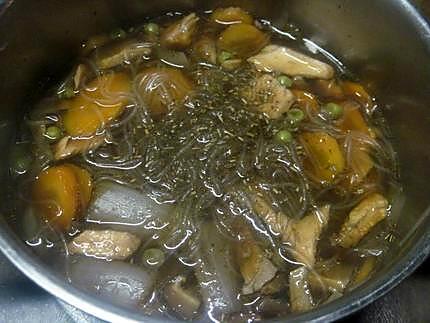 recette Soupe aux légumes. saumon rose. vermicelle de soja.