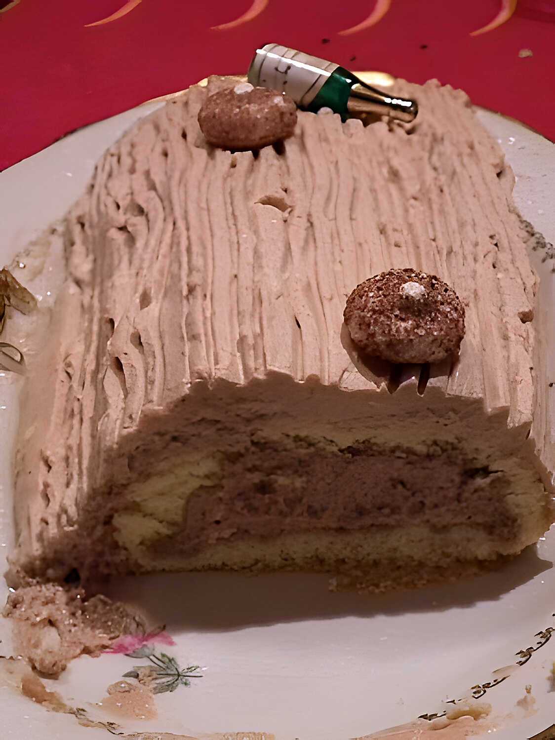 Recette de Bûche crème mousseline café et chocolat praliné