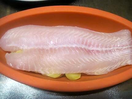 recette Filet de poisson sur un lit de pommes de terre safrané  au micro-ondes.