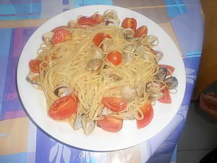 recette SPAGHETTI  VONGOLE E POMODORINI