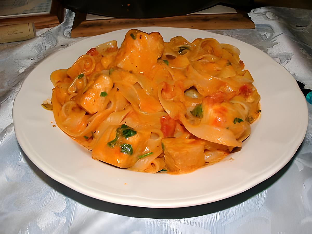 recette Tagliatelle al salmone ( tagliatelle au saumon)