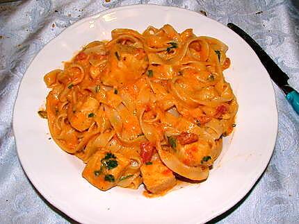 recette Tagliatelle al salmone ( tagliatelle au saumon)