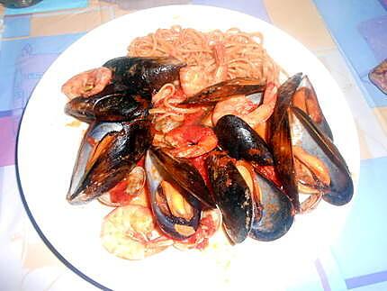 recette COZZE  VONGOLE  E  GAMBERIE (MOULES VONGOLE ET CREVETTES)