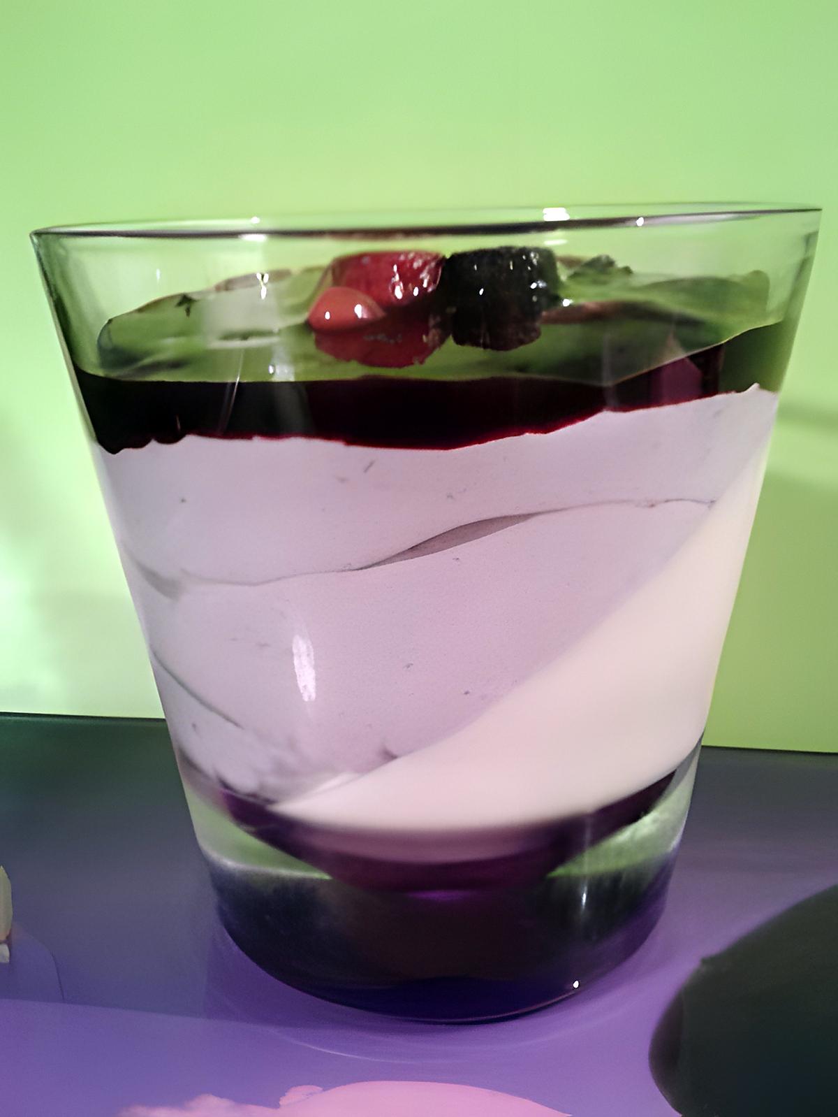 recette verrine au chocolat blanc et sa gelée de fruits rouges