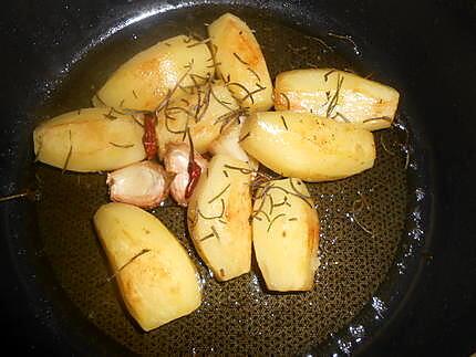 recette Petites pommes de terre au romarin,ail et piment
