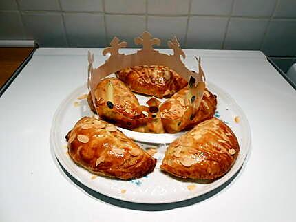 recette Petits chaussons de rois, bananes , pépites de chocolat et crème d'amande.