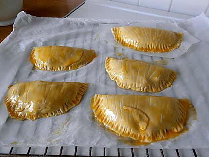 recette Petits chaussons de rois, bananes , pépites de chocolat et crème d'amande.