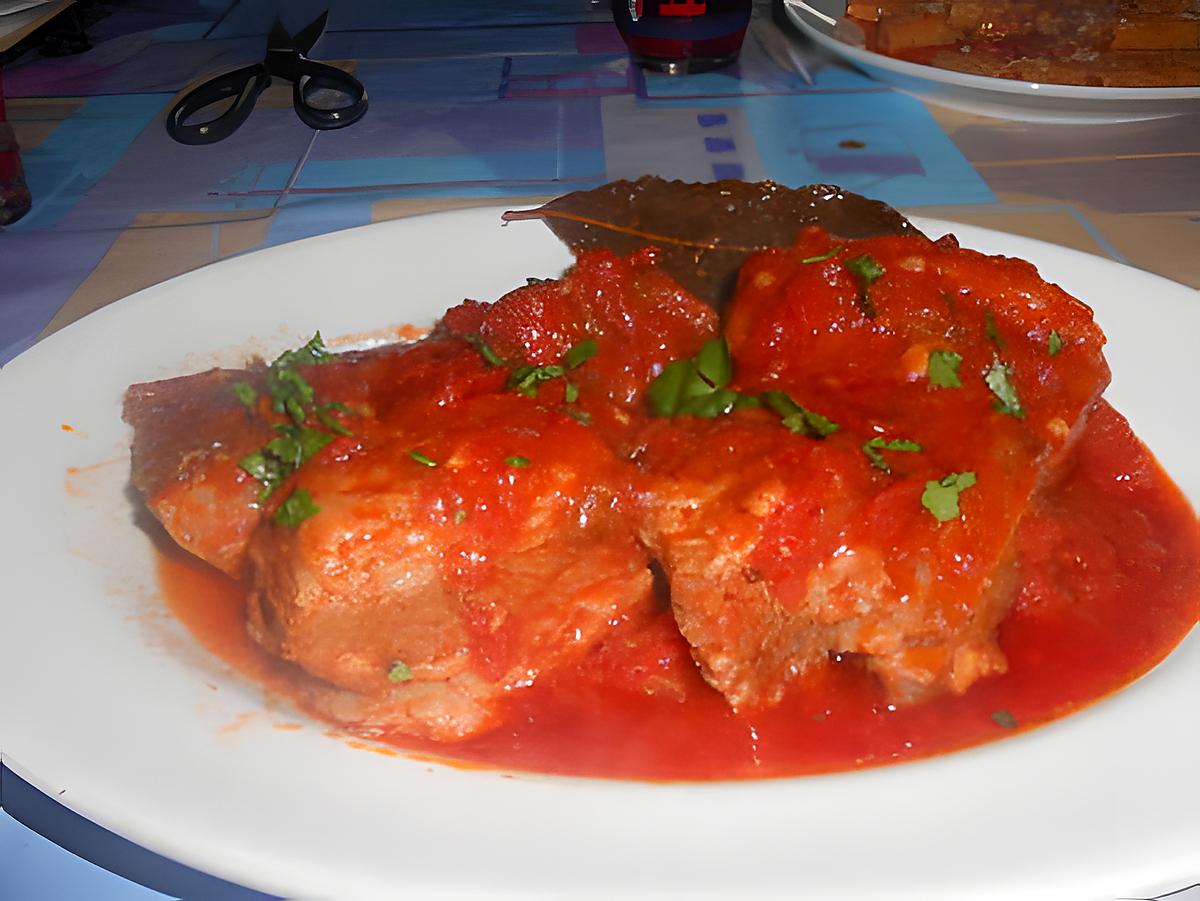 recette CARNA  LESSA  AL SUGO   E  TORTIGLIONI   (viande au bouillon sauce tomate)