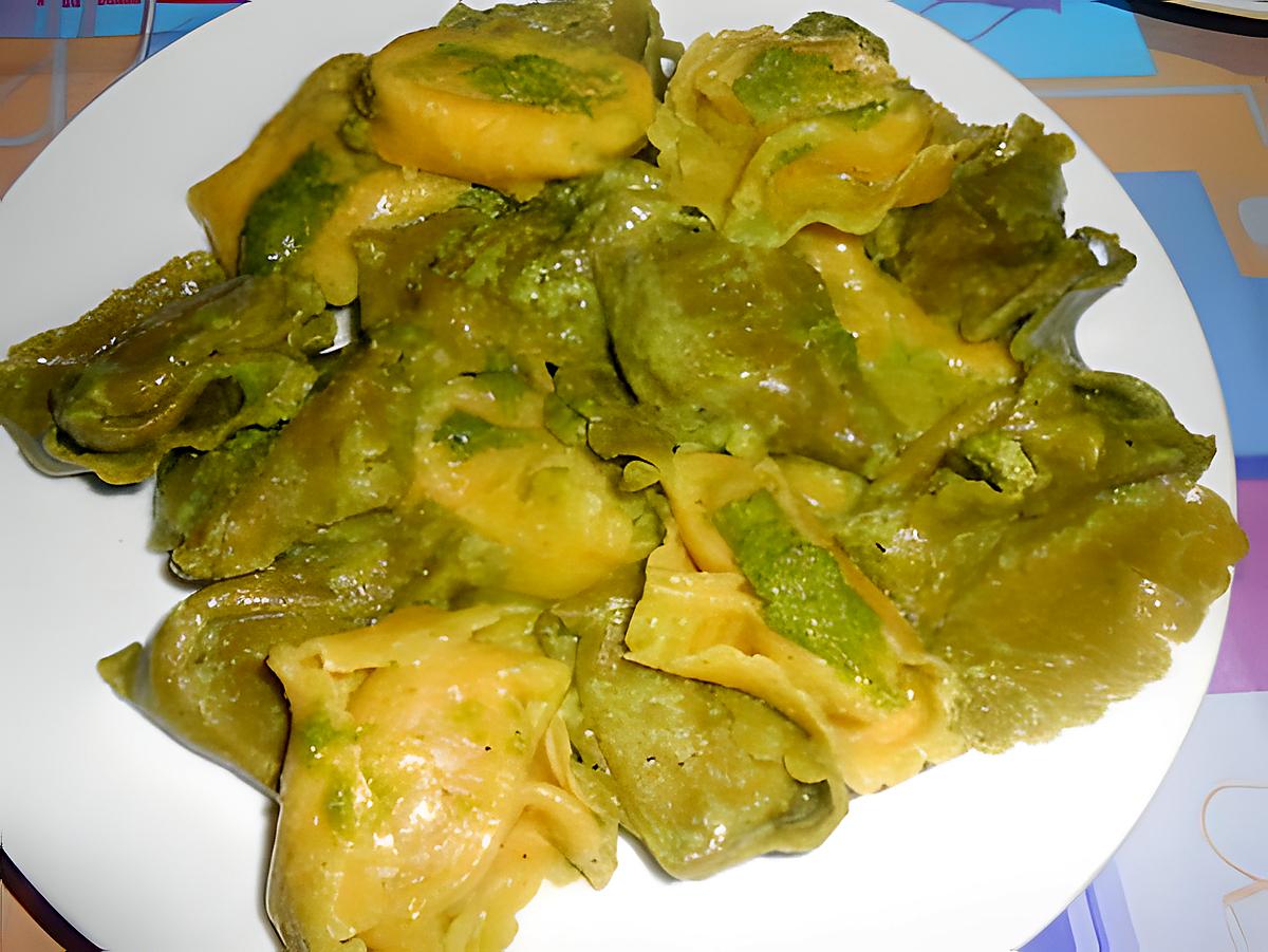 recette TORTELLONI   CON  PESTO  SEDANO MANDORLE