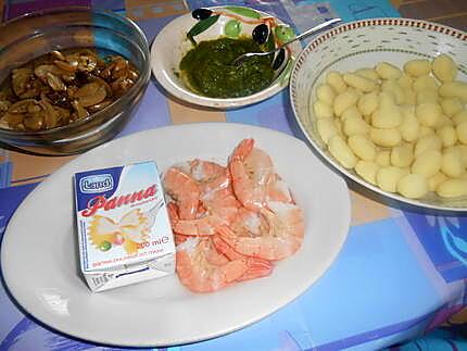 recette GNOCCHI  PESTO  SEDANO  GAMBERI E FUNGHI (crevettes et champignons)