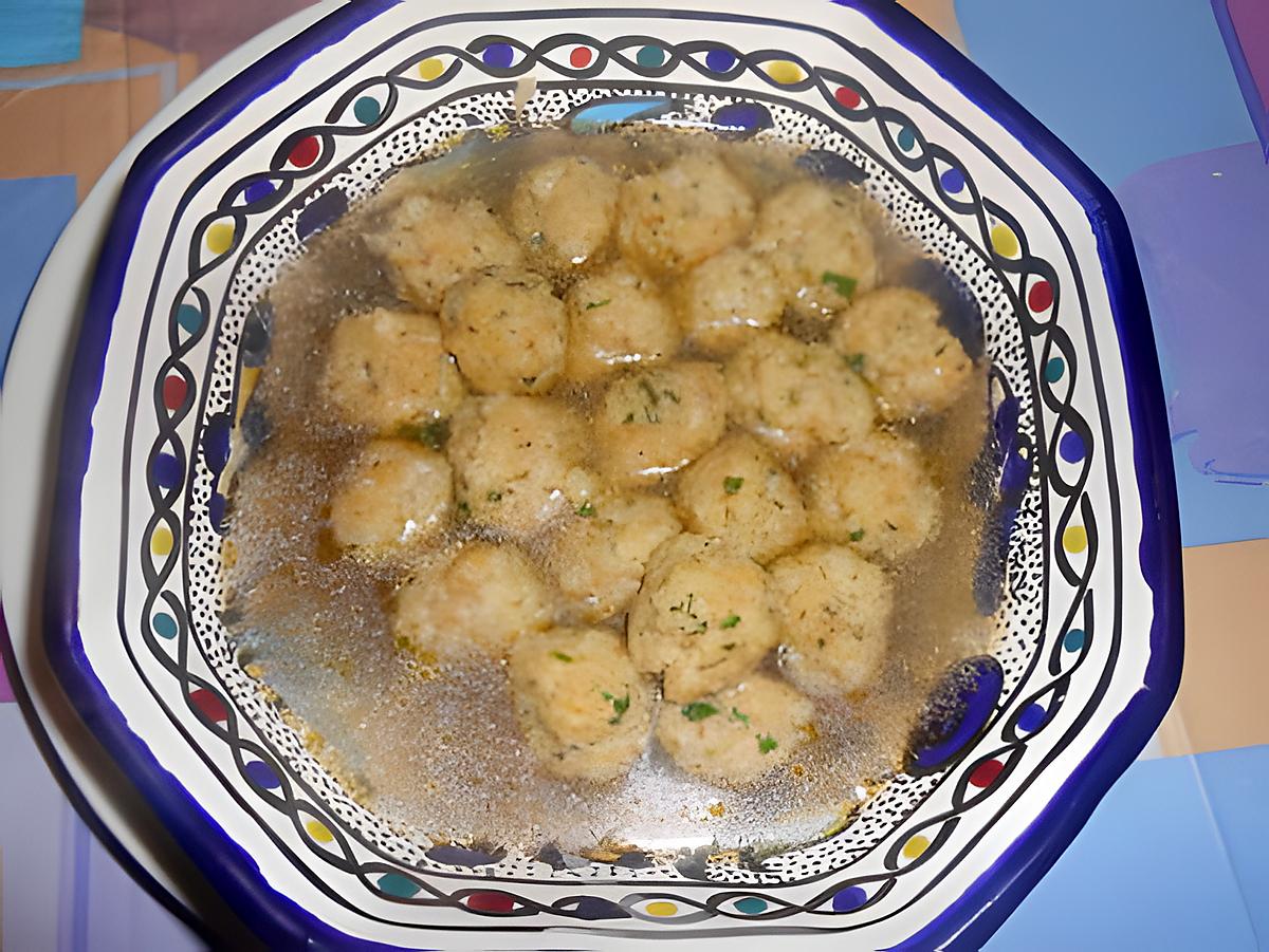 recette POLPETTINE  DI   PANE  IN  BRODO (boulettes de pain au bouillon)