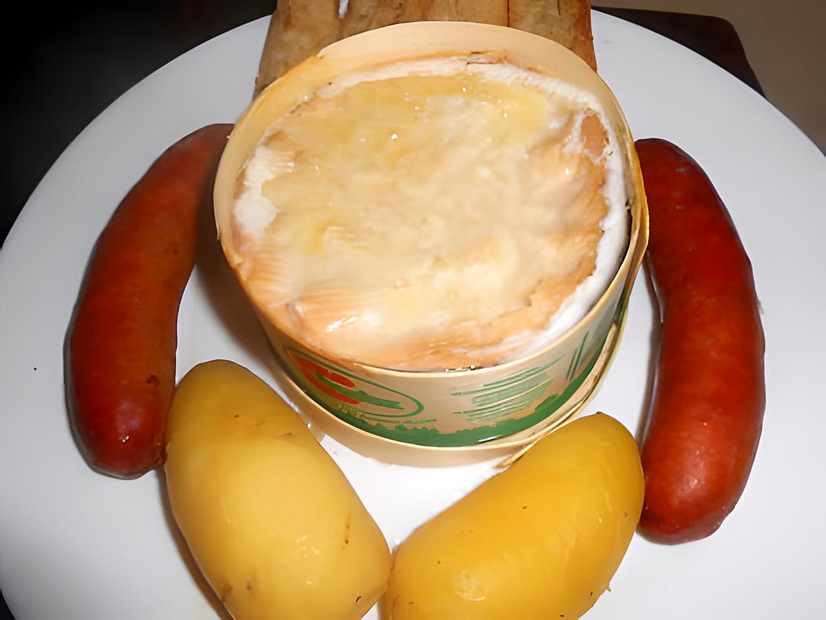 recette Fondue vacherin mont d or aux saucisses fumées