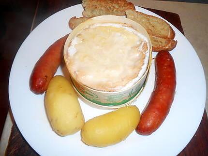 recette Fondue vacherin mont d or aux saucisses fumées