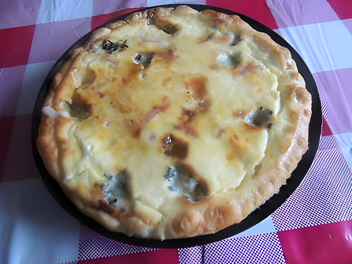 recette QUICHE AU ROQUEFORT ET AU COMTE