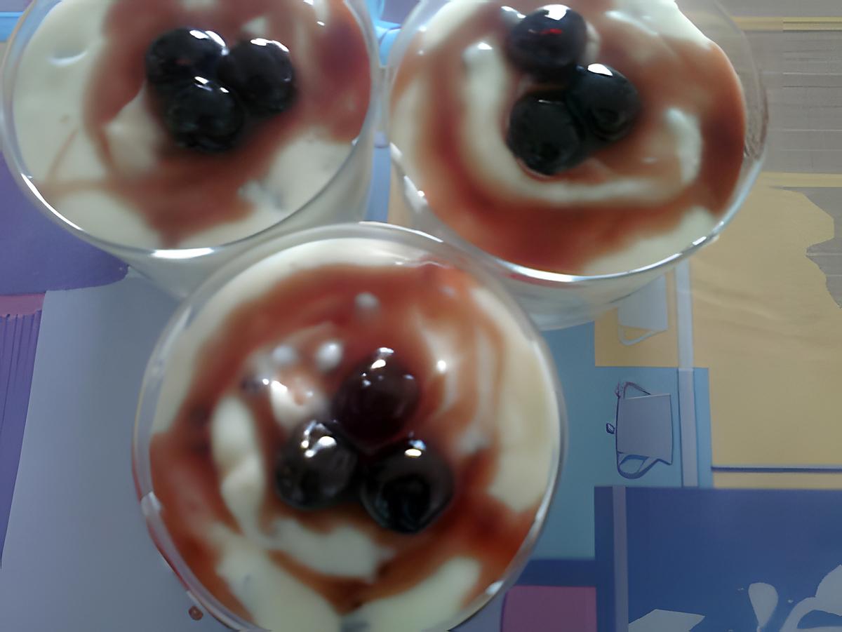 recette MOUSSE  DI  RICOTTA  E  AMARENE  (mousse ricotta et cerises confites au sirop)