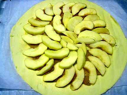 recette Feuilletée aux pommes sur une crème calisson.