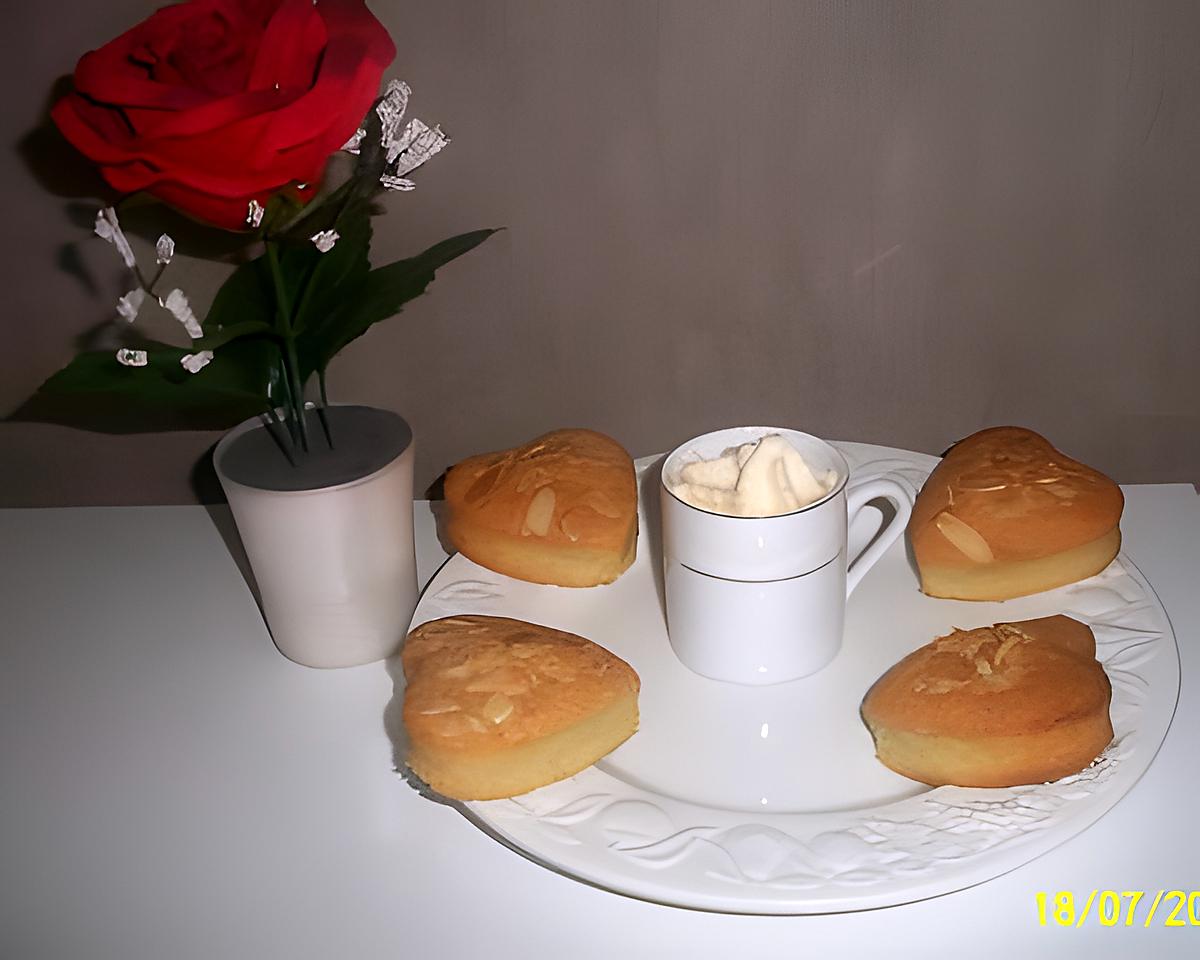 recette friands aux amandes et chantilly au sirop d'abricot