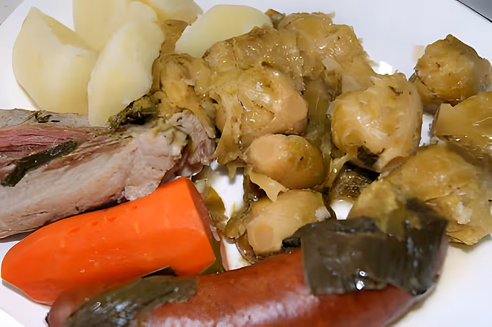 recette Petit salé aux choux de Bruxelles et saucisses fumées