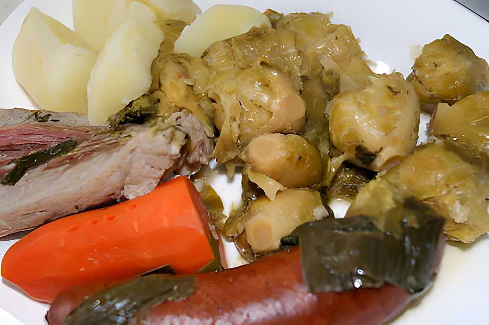 recette Petit salé aux choux de Bruxelles et saucisses fumées