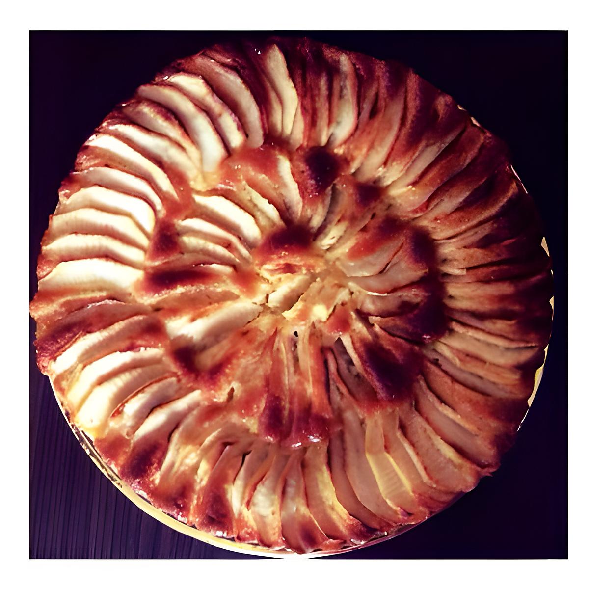 recette Bonsoir les filles je vous présente une Tarte aux pommes qui change un peu de la tarte aux pomme classique je les préparer pour mes s'inviter ils était ravis