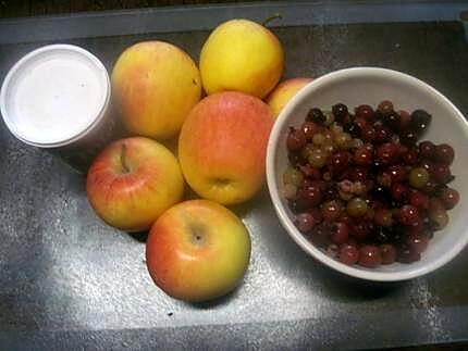 recette Compote de pommes et fruits rouges au micro-ondes.
