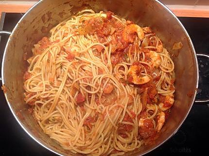 recette Spaghettis aux fruits de mer, à l'ail et aux tomates