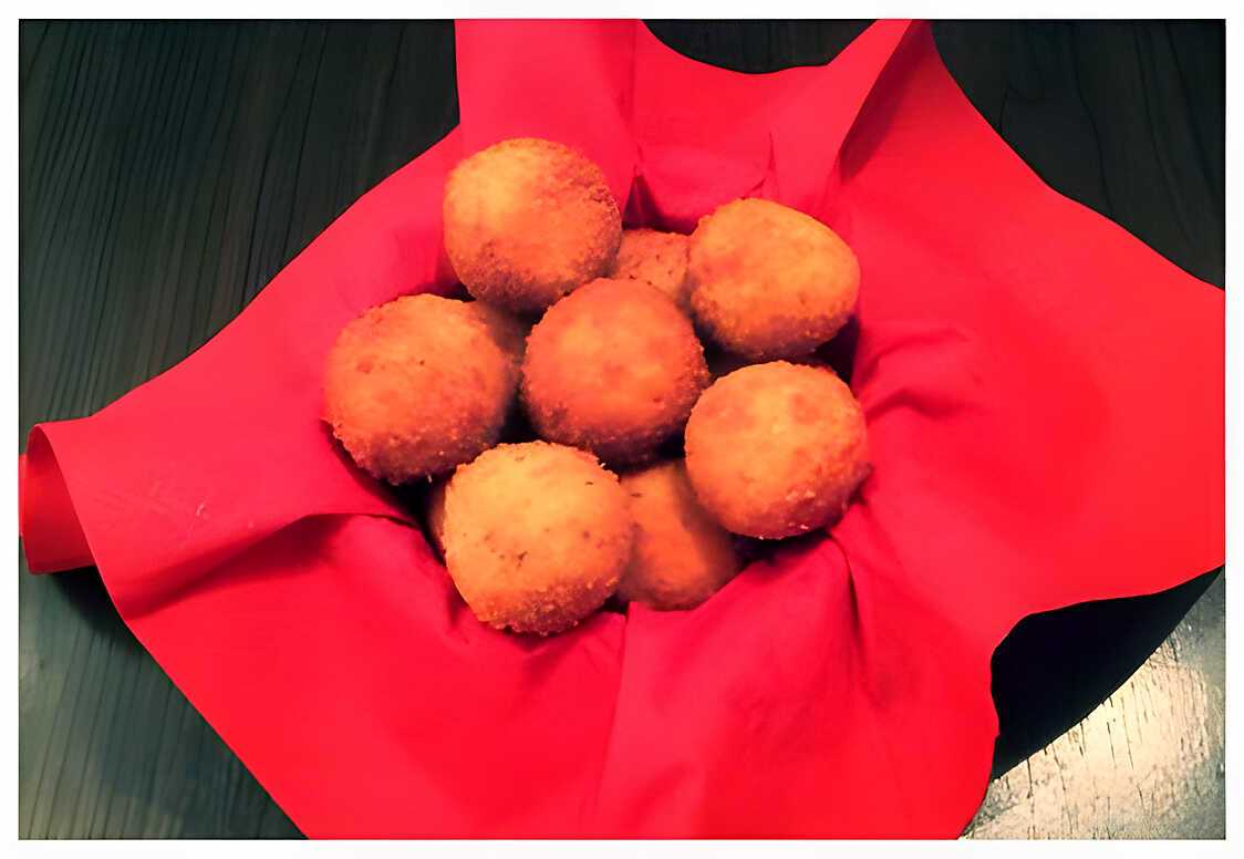Bonsoir les filles voilà une recette gourmande de Croquettes de pommes de terre farcies au fromage