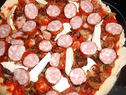 recette Pizza aux saucisses fumées