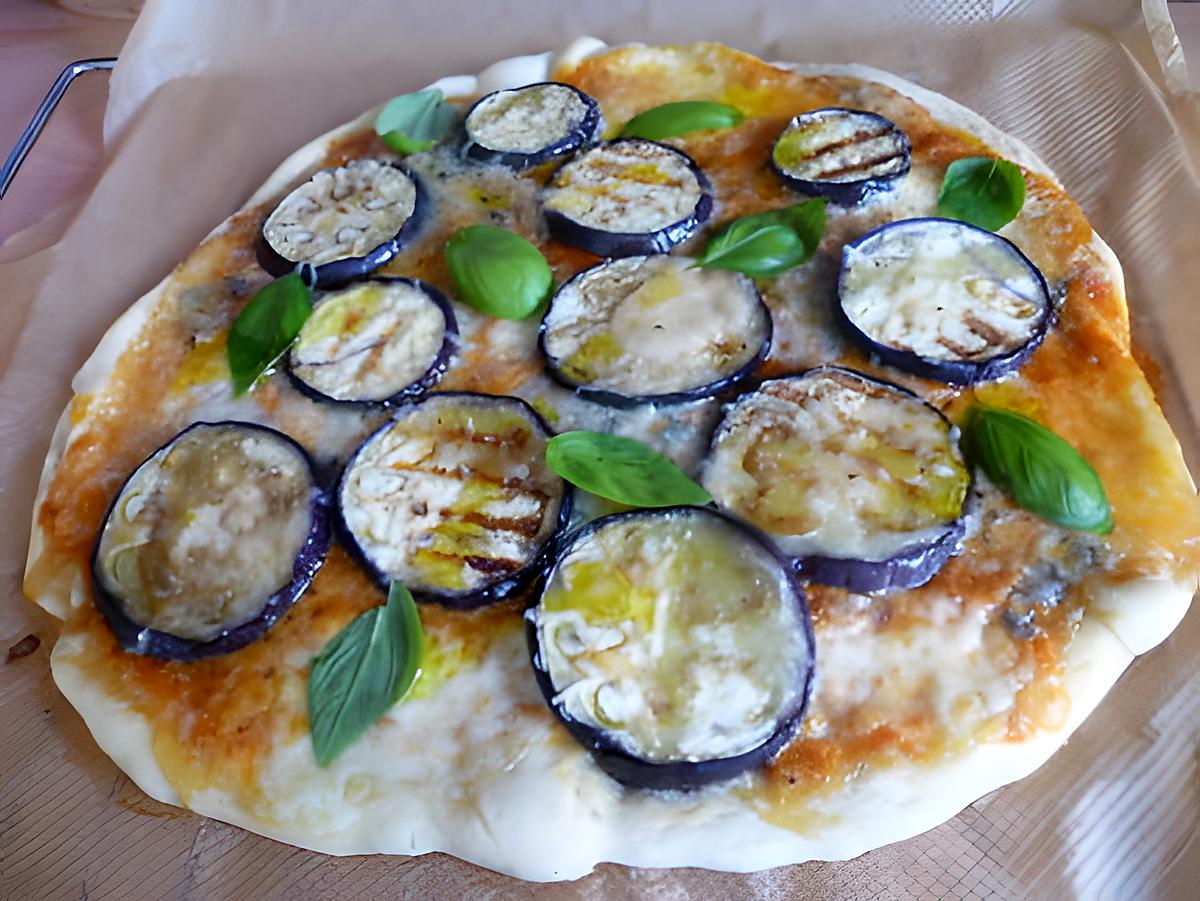 recette Pizza aux aubergines, gorgonzola, mozzarella et parmesan