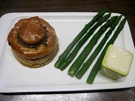 recette Bouchées à la reine farcies.accompagner d'aspèreges vertes.