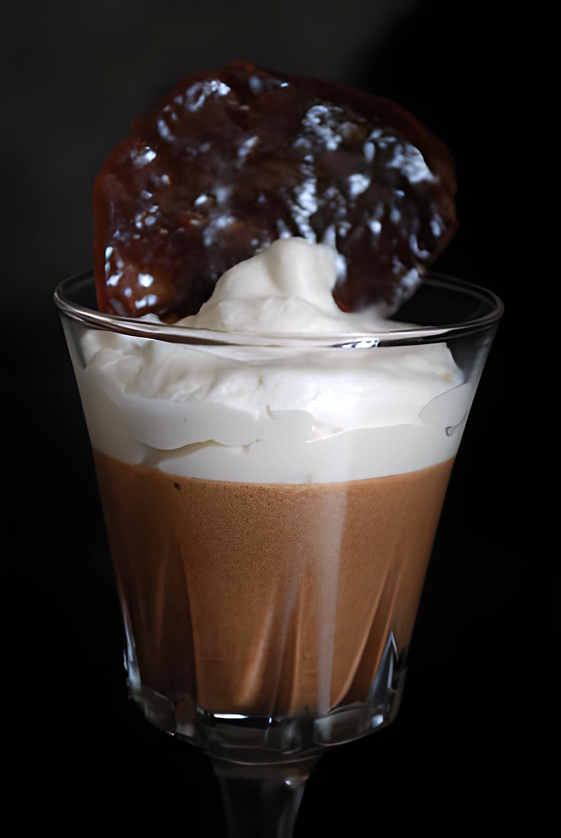 recette mousse au chocolat ,chantilly à la vanille et tuile de carmbar