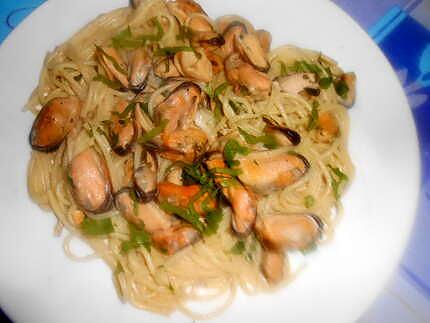 recette COZZE CREME  E  SPAGHETTI (moules crème et spaghetti)