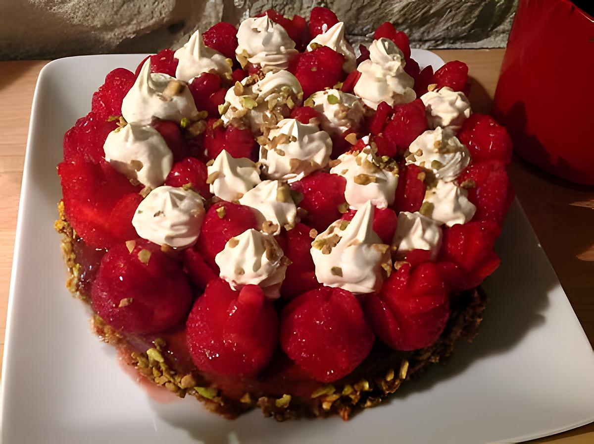 recette Tarte aux fraises, pistaches et chantilly au chocolat blanc